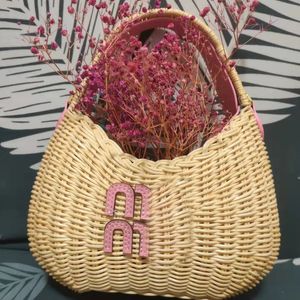 Luxury Rattan Basket Totes Bag Woman Designer Pine Cone Wicker Woven Handväskor Kvinnor Summer Söt strandstrå Bali Bali Vacation Handgjorda Travel Purses 2417