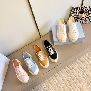 Simple Designer Women Nylon Casual Shoes Gabardine Classic Canvas Sneakers Brand Wheel Women Fashion Trainer Fashion Gear Thick Sole Solid Color High Top Shoes