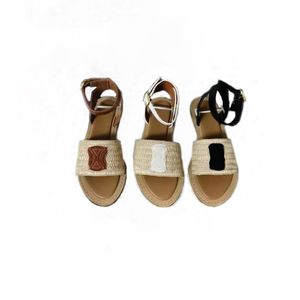 Högkvalitativ kohud sandal godis 3Color Flats Shoes Women's Leisure Designer Outdoor Luxury Slipper Women's Flat Bottom Comfort Sand Sandaler 35-40
