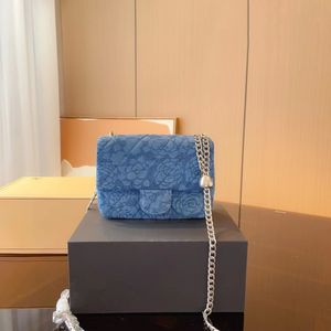 Klasik Çanta Kadın Omuz Çantası Tasarımcı Çanta Günlük Debriyaj Fermuar Crossbody Çanta Kadın Çanta Moda Küçük Parfümlü Kamera Çantası Kadın Zarf Çantası