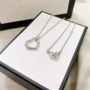 デザイナージュエリーブレスレットネックレスリングZhigujia 925 Tide Women's Bone Festival Peach Hearted Out Love Pendant Clavicleチェーン