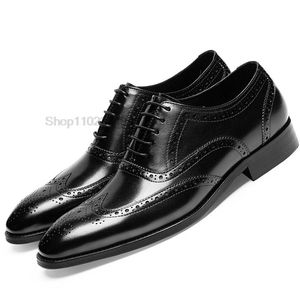 Scarpe Oxford da uomo marrone nero con punta alare in vera pelle di vitello Scarpe da uomo brogue da ufficio con lacci di marca di lusso