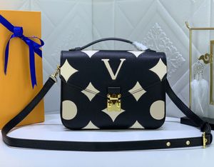 Modedesigners kvinnor handväskor axelväskor lyxiga lady crossbody högkvalitativa klassiska blommor läder messenger purses purs kedjor marelle totes 45596-2