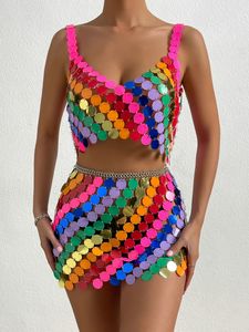 Modisches Regenbogen-Paillettenkleid, bunte Perlen, rückenfreie Crop-Tops und seitlich geschlitzter Minirock, Party-Club-Festival-Outfit