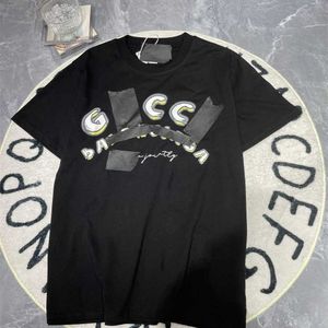 Roupas baratas no atacado com 50% de desconto na coleção High Edition Family 2023 Spring New Art Letters estampada masculina e feminina de algodão manga curta t-shirt