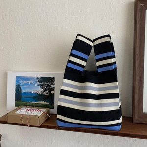 イブニングバッグ編み生地の女性ハンドバッグストライプデザインエコスモールショッピングバッグ装飾財布コントラストカラーウールの布トート