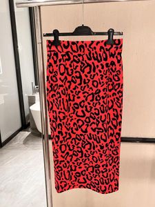 Saias Designer de alta qualidade 2023 Spring Summer Mulheres de leopardo vermelho elástico Fabric sexy Bodycon lápis midi saia