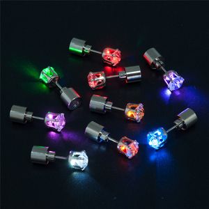 1 paio di orecchini luminosi a LED con zirconi flash in acciaio inossidabile con orecchini a bottone Bling Accessori per feste da ballo Regali di Natale Bastone luminoso