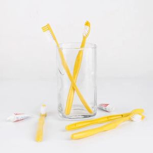 1Pcs Hotel Spazzolino da denti usa e getta con kit di dentifricio Eco Friendly Spazzolino da denti in plastica da viaggio Igiene orale Spazzola per la pulizia dei denti Tutto-fiammifero