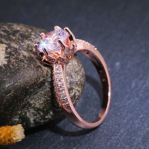 Band Rings Huitan Luxury Rose Gold Color Flower Engagement Ring med Round Zircon Crystal Stone Dazzling Proposal Ring Finger Jewelry Ring AA230530