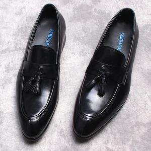 Mocassino con punta a punta Scarpe da uomo in vera pelle per uomo Oxford di marca Moda nuova scarpa elegante di lusso Borgogna nera di alta qualità