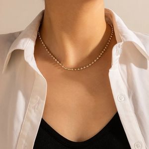 Lätt lyxig geometrisk tegel inlagd enskikts choker halsband minimalistisk legering kvinnors klavikelkedja