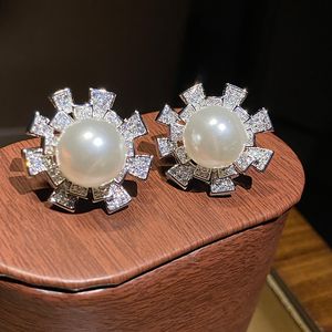 Flower Pearl Diamond Earring Real Sterling Sier Party Wedding Band Earrings for Women Bridal Promise Engagement Smycken UU