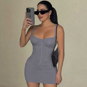 Fashion Mini Dress for Women 2023 Ny sommar ärmlös axellös rygglös bodycon klänningar chic solid klubbklänning