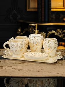 Badtillbehör Set Handmålad guld Europeisk stil keramik 5C/Set badrumstillbehör Tvätt Munnen sexdelar bröllopspresent