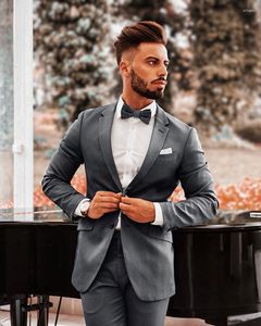 Erkekler Takas Gri Mens Damat Smokin Groomsmen Düğün Partisi Akşam Yemeği Erkekler Son Tasarımlar Adam 2 PC (Ceket Pantolon Kravat)