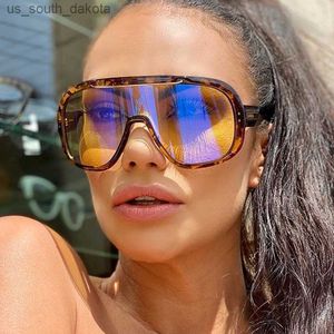 Super Big Frame One Piece Solglasögon för kvinnor 2020 Luxury Brand Sun Glasses Men Vintage Windproect Overized Shades Female UV400 L230523