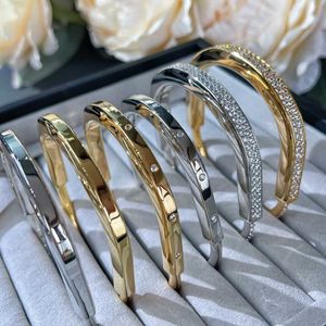 Designer V Jintiffay e co Bracciale con serratura Cnc Alta qualità Nuovo Ins Premium Feel Lock Bracciale 18k Testa di blocco Nuovo stile