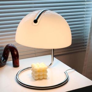 Lampy stołowe nowoczesne chromowane żelazne szklane lampa nordycka kreatywna sypialnia nocna czytanie salonu