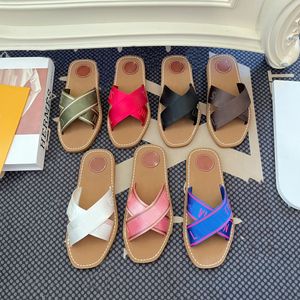 23SS Novo Designer de Sandálias Cross Webbing Chinelo Feminino Verão Praia Chinelos Chinelos Sandália Moda Flat Mules Bordado Carta Slider Com Tamanho da Caixa 35-42