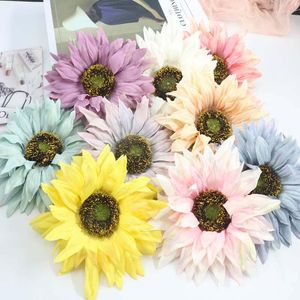 装飾的な花18cmヘッド / 10pcs人工シルクビッグヒマワリの花の頭のパーティー装飾贅沢な偽の菊を縫う家