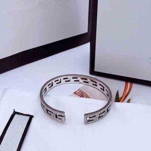 Designer smycken halsband ring ihålig armband för män kvinnor snidade mönster par armband smycken hög kvalitet