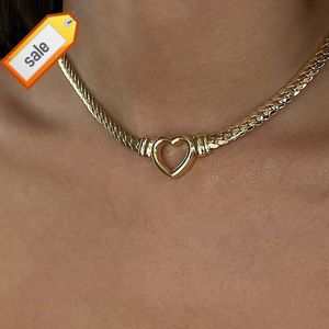 Hollow Out Heart Shape Ins Style 18K Gold Plated Stainless Steel Jewelry Snake Chain Choker Pendant Necklace for Women