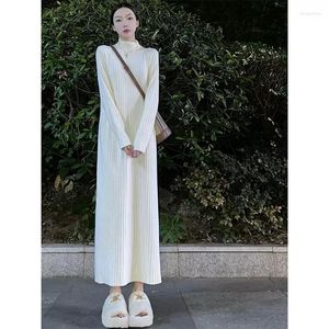 Casual klänningar 2023 Spring Autumn Sticked Dress for Women Clothing White Royal Long Sleeve High Collar Sweater Female JP906