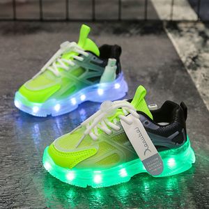 Sneakers Children Led Shoes Boys Girls Lighted Led Glowing Mesh andningsbar färgglad belysning Lysande SOLE 230530