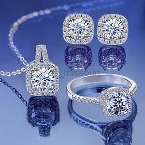 Band Rings European och American Celebrity Banquet Square Zircon Jewelry Set Luxury Design Crystal Wedding Halsbandörhängen Ring 3del J230531