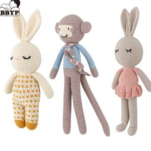 Pluszowe poduszki Poduszki Ręcznie robione królik Monkey Crochet wełniane lalka pluszowe zabawka zabawka Baby Kojące prezenty śpiące dla dzieci urodziny 230530
