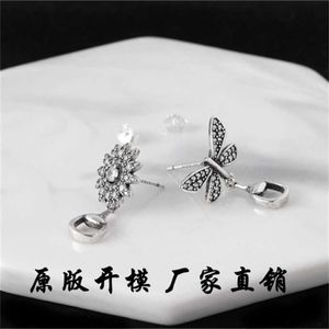 2023 New designer jewelry bracelet necklace ring Antique Daisy inlaid asymmetric personalized ins Earrings couple pair of earrings