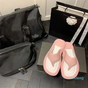 Designer Candy Color Slippers Summer Bread Sandal Comfort Slides Luxury Mulher Sandal Fashion Bottom Flip-Flops Sapatos de praia Shop