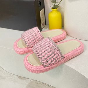 Chinelos de tecido bordado canal 2023 feminino meninas verão tricô intertravamento C desliza sandália rosa preto branco trançado chinelos chinelos de couro tweed