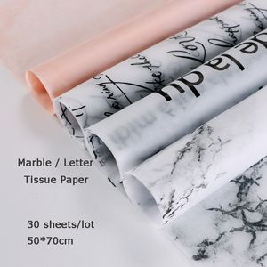 Förpackningspapper marmor / bokstav blomma inpackning vävnad papper material 28 ark skor presentförpackning hantverk papper 50*70 cm diy bukett leveranser 230530