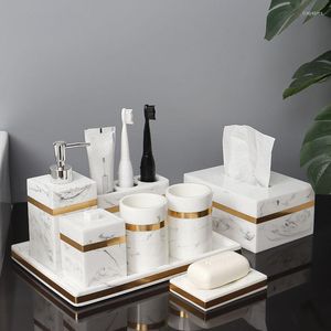 Badtillbehör Ställ in exklusiva badrum fem-stycken toalettartiklar nordisk lyxfack Model rumsdekoration kreativ tandborste hållare leveranser