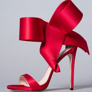 Red Sandals Sandals Summer 2023 Big Bowknot High Saltos de casamento Sapatos de casamento Gladiator Stiletto Luxury Dress Bombas Tamanho 46