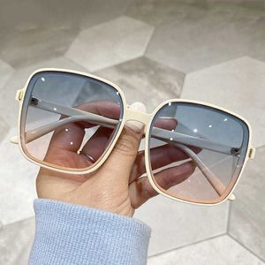 Óculos de Sol da Moda Marca de Luxo Ao Ar Livre Verão Designer Quadrado Mulher Retro Vintage Gradiente Óculos de Sol Feminino Lentes Transparentes Preto Branco Óculos De