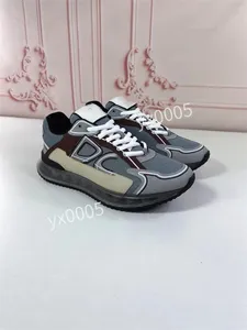 Top Designer Flat Sneaker أحذية عارضة أحذية جلدية بيضاء تراكب أزياء منصة رجالي أحذية رياضية منخفضة