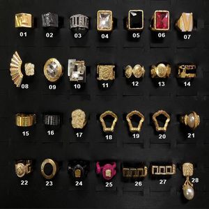 Mode bröllop ringar v Letter Ladies Diamonds Ring Banshee Medusa Head Portrait 18K Gold Plated Women Designer Jewelry Birthday F276T