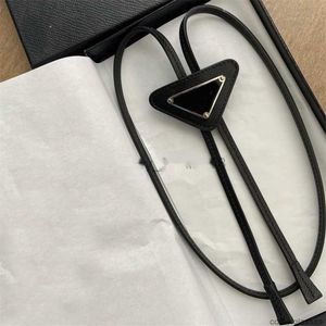 Bolo Ties Men Triangle Thin Leather Neck Tie Black Letter Vintage Neckties Boy Shirt Fashion Accessories Unisex Simple Campus Style Teenager Designer Ties Pj046 F2