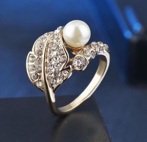 2020 Nya mode Rose Pearl Big Rings for Women Statement smycken Vintage Gold Plating Ring Party Accessories Gifts2451662