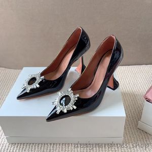 Designer de luxo sapato alto 100% couro real moda broca de água girassol fivela 9.5cm pele inferior festa casamento pontiagudo real seda confortável sapatos femininos sapatos