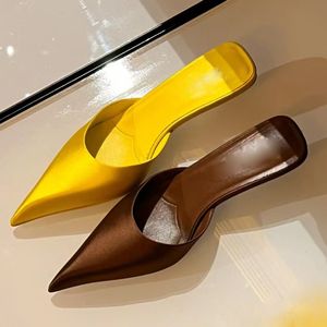 Sivri ayak parmakları terlik tasarımcı ayakkabılar için kadınlar için son stiller sandaletler kadın sandal açık havada ayakkabı 4cm kedi topuk tasarımcıları sandaletler kadın yenilik terlik 35-42