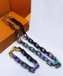 Europe America Fashion Jewelry Sets Men Silver Black Gold-Colour Multicolored Metal Graved V Thick Chain Halsband Armband M68241 M694499816529