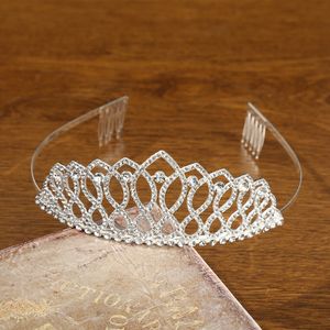 Bellissimi copricapi di strass di strass Crystal Hot Hair Petty for Women Or Girls Regalo per feste di matrimonio Silver Decorative Head Tiara Pin Accessori