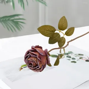 Dekorative Blumen, simulierte Rose mit verbranntem Rand, realistische künstliche Blume, lebendige farbige Kunst für Zuhause