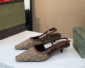 Kobiety skórzane sandały 2024 Luksusowe designerskie kobiety g sukienki buty pompowanie butów aria slingback są prezentowane w czarnej siatce z kryształami błyszczącymi motywem z pudełkiem