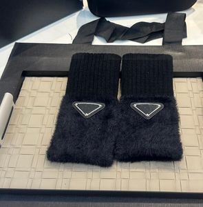 Tasarımcı Kürk Eldivenleri Kadınlar Moda Tavşan Kürk Polar Mektup Parmaksız Eldiven Bayanlar Dokunmatik Ekran Kış Kalın Sıcak Eldivenler