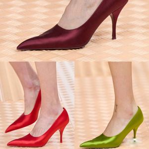 Designers skor för kvinnors mode satin spetsiga tår stiletto häl lady pumpar toppkvalitet 9 cm hög klackade kvinnors bröllopsfest klänning sko 35-42 med låda